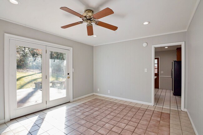 Building Photo - Convenient 3BR/2BA in Homewood on dead-end street