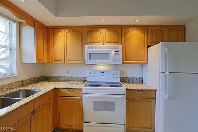 Building Photo - 14975 Rivers Edge Ct