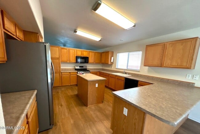 Building Photo - 6360 Fairhaven Pl