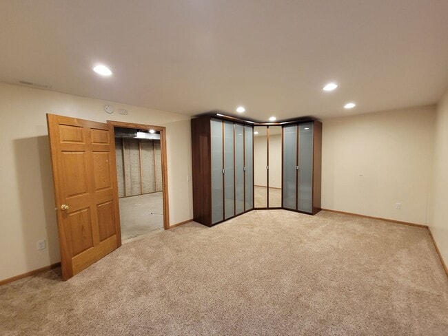 Building Photo - Upscale and Spacious Cedar Falls House for...