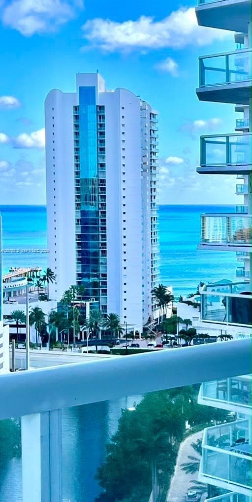 Building Photo - 16500 Collins Ave