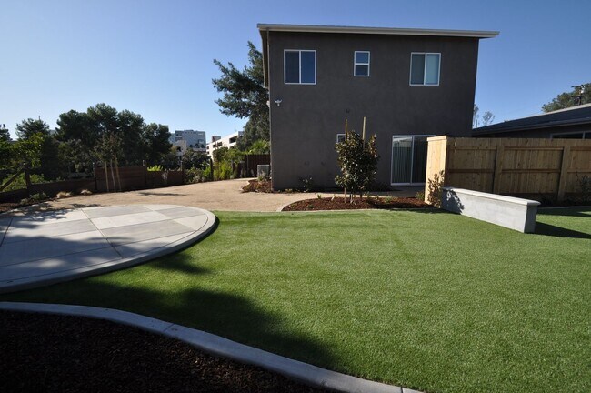 Primary Photo - 4BD/2BA, Great Yard!