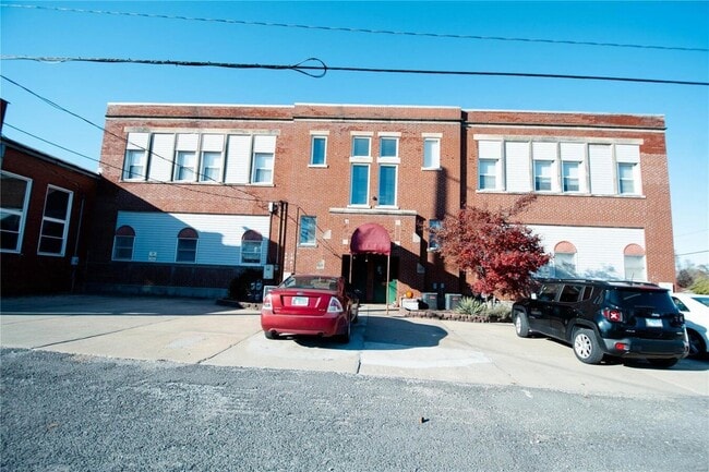 Convenient and quiet - 326 E Central St