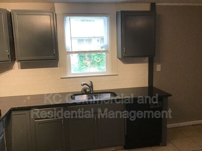 Building Photo - 107 Clinton Pl