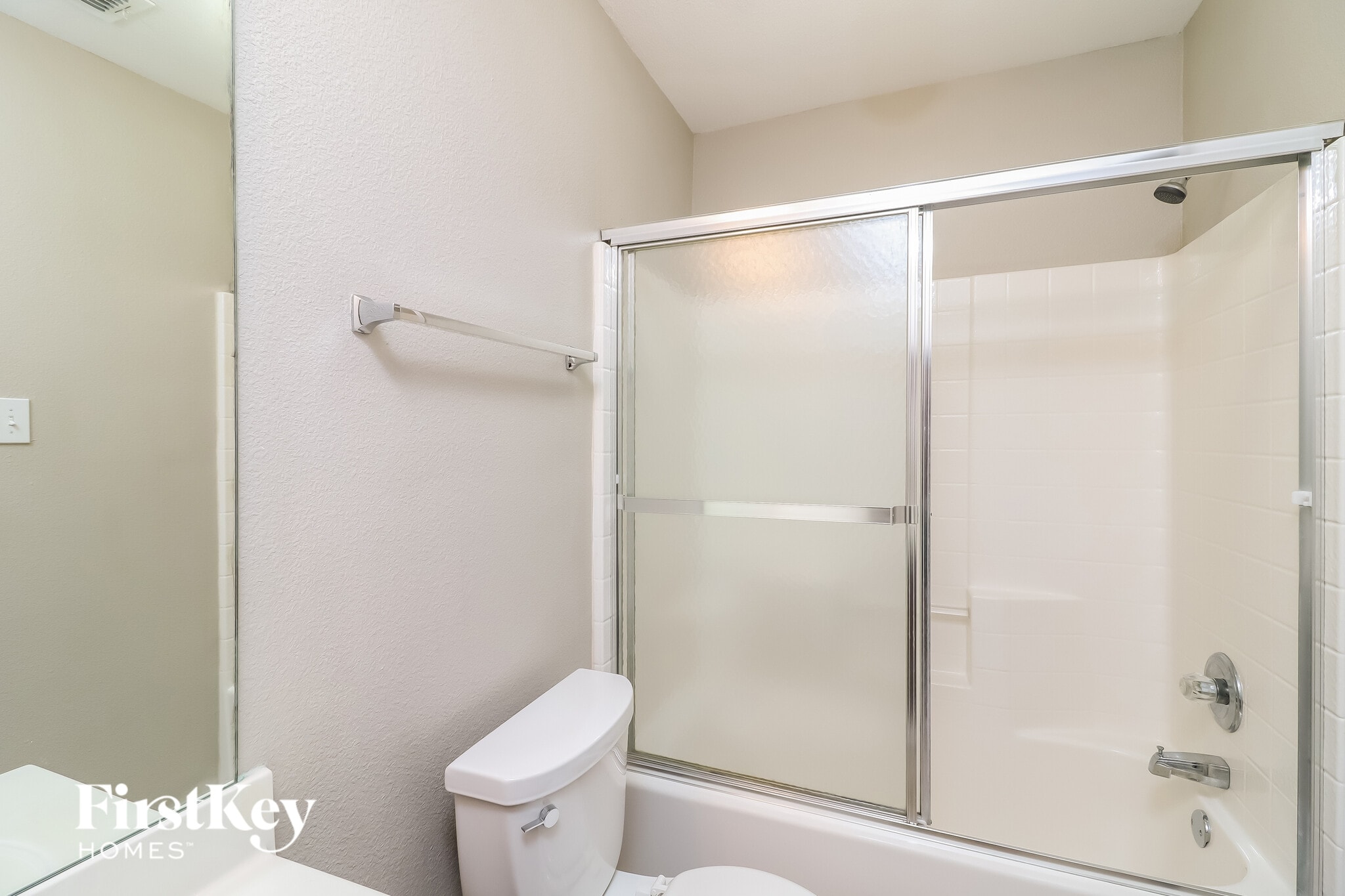 Building Photo - 1124 Manhassett Ct