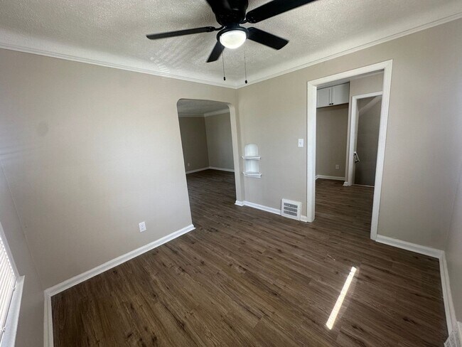 Building Photo - Freshly Renovated 3-Bedroom Home – Quality...