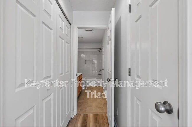 Building Photo - 138 Tannenbaum Cir