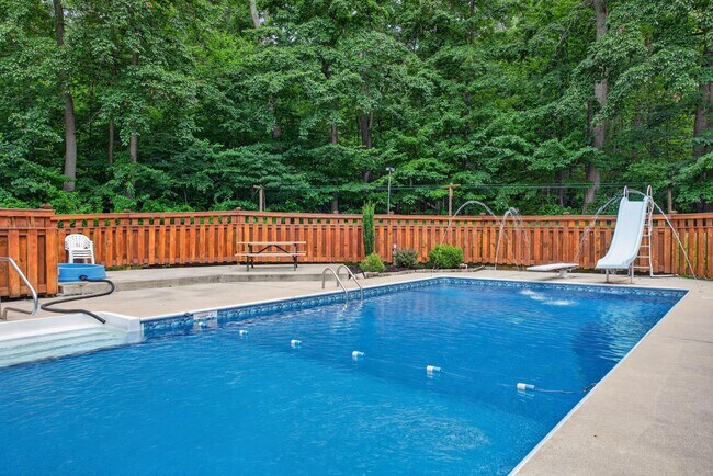 Building Photo - 2337 Laurel Top Cir