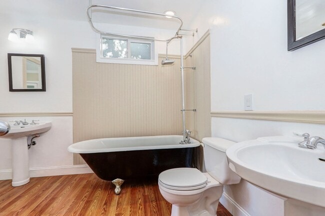 Building Photo - 2 Bed / 1 Bath townhome in sunny Potrero H...