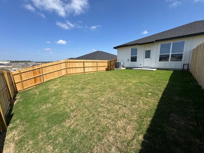 Building Photo - 636 Pacific Crest Trl