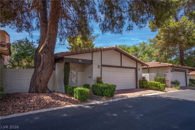 Building Photo - 2204 Plaza Del Robles