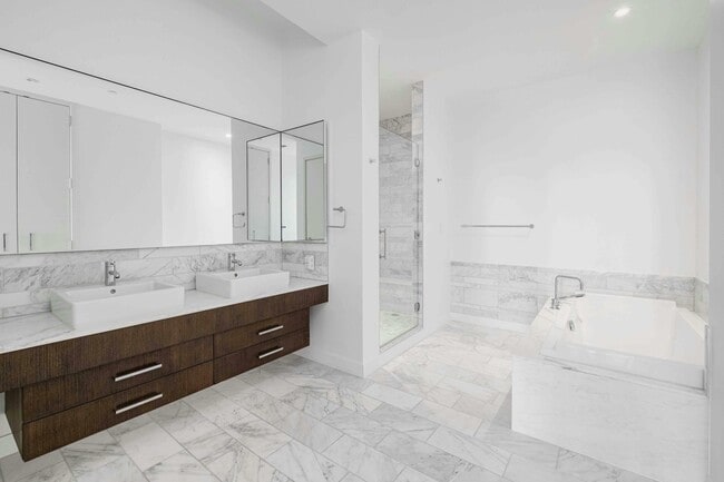 Building Photo - 210 Lavaca St