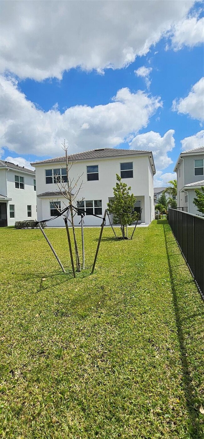 Building Photo - 5461 Empire Dr