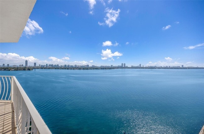 Building Photo - 7601 E Treasure Dr