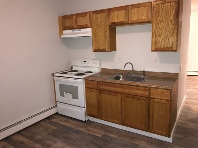 Building Photo - 14 May St