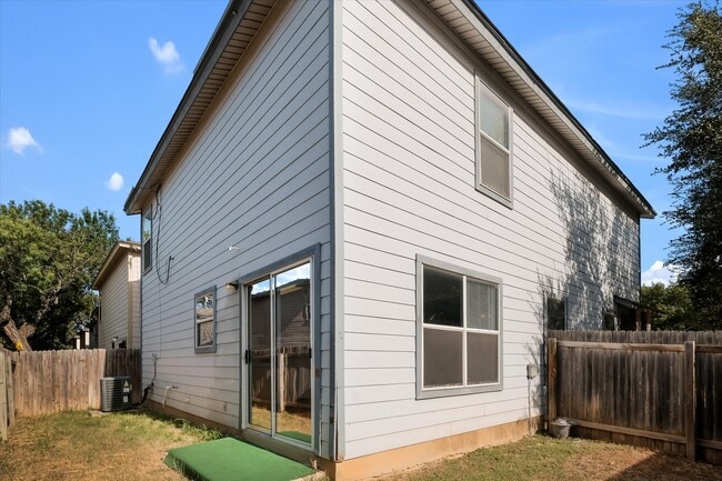 Building Photo - 102 Kenrock Ridge