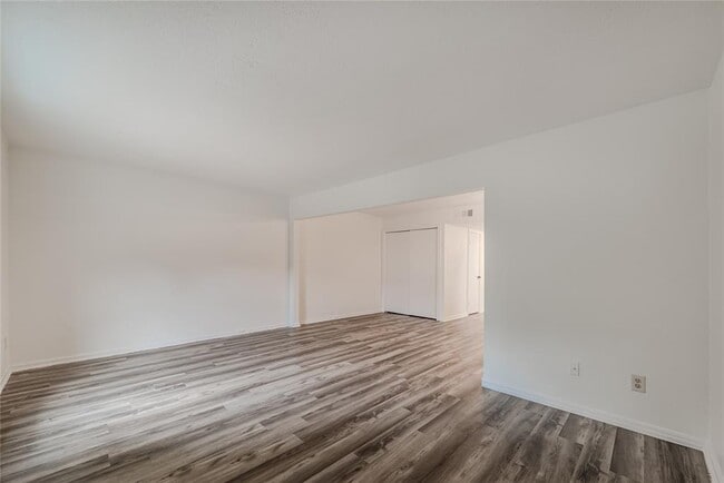Building Photo - 1803 Country Village Blvd