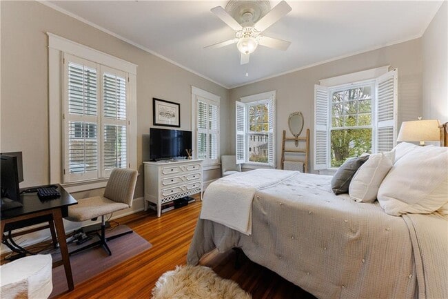 Building Photo - 654 Cresthill Ave NE