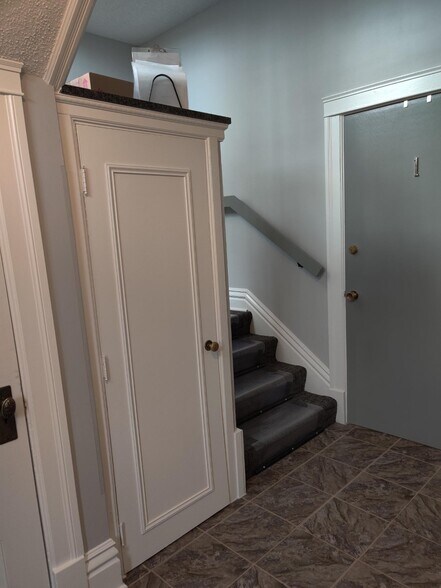 Main Entrance - 2514 Girard Ave S