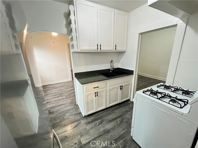 Building Photo - 1588 W 37th St