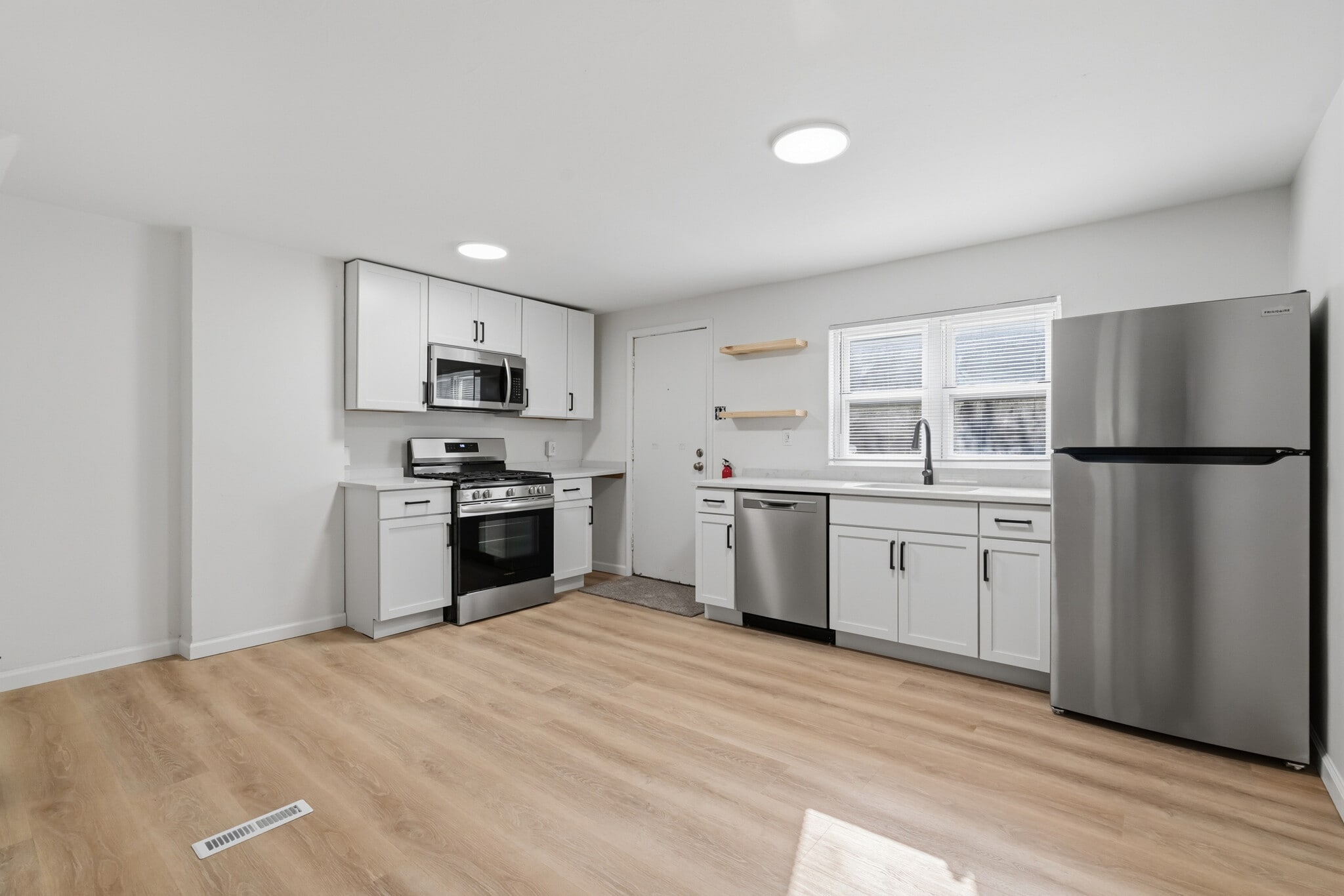 Building Photo - 8106 Westmoreland Ave