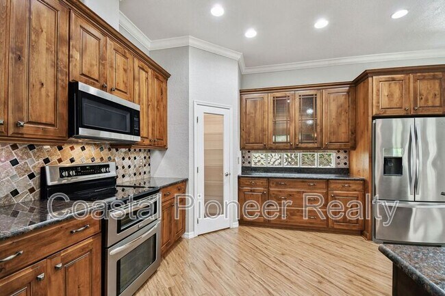 Building Photo - 6105 S Elkins Ave