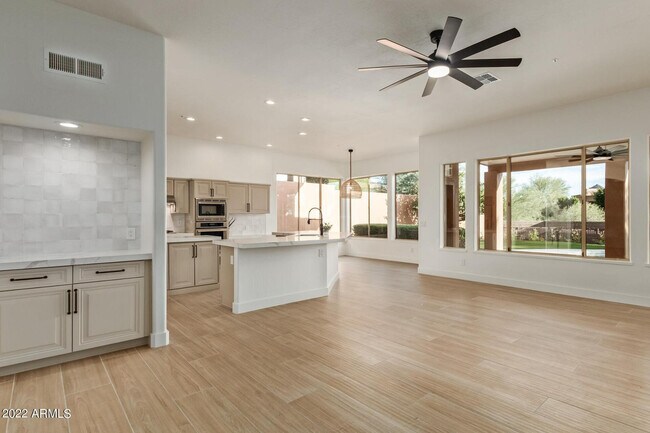 Building Photo - 13761 E Lupine Ave