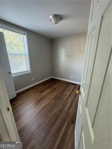 Building Photo - 121 Stoneforest Dr