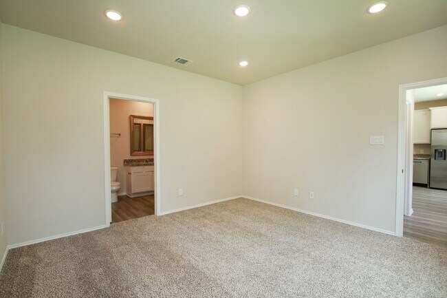 Building Photo - 109 Seminole Dr