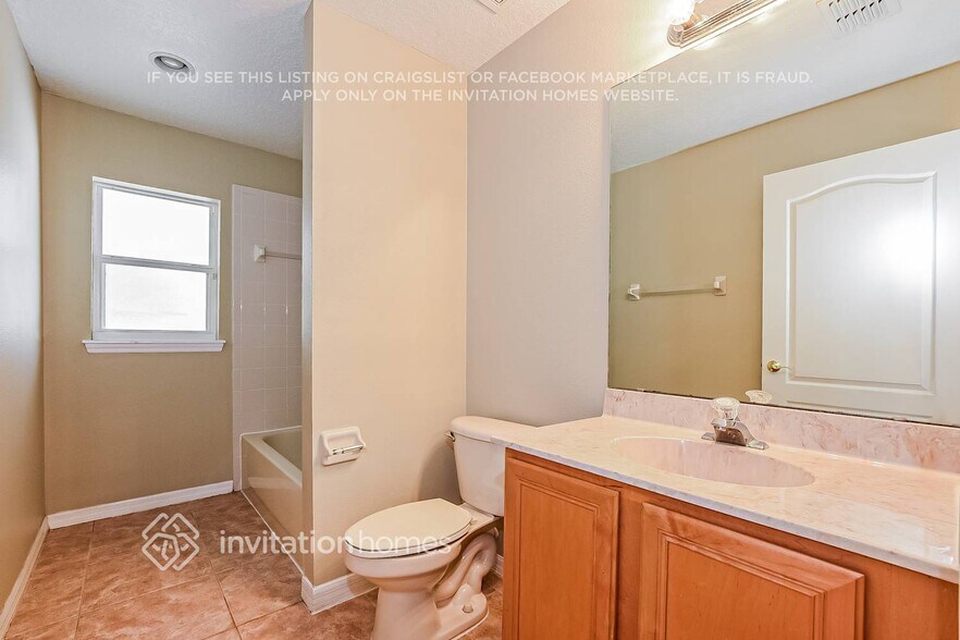 Building Photo - 10207 Summer Elm Ave