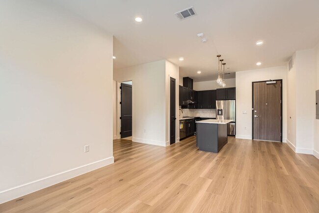 Building Photo - 10899 S Hausman, Unit 201