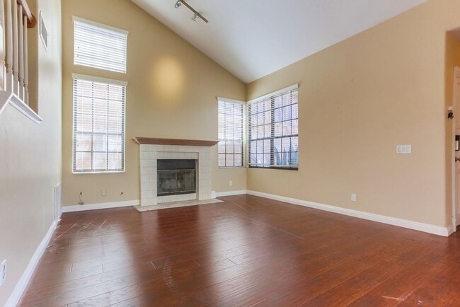 Building Photo - Charming Two Story 3 BR Home Available Mid June!