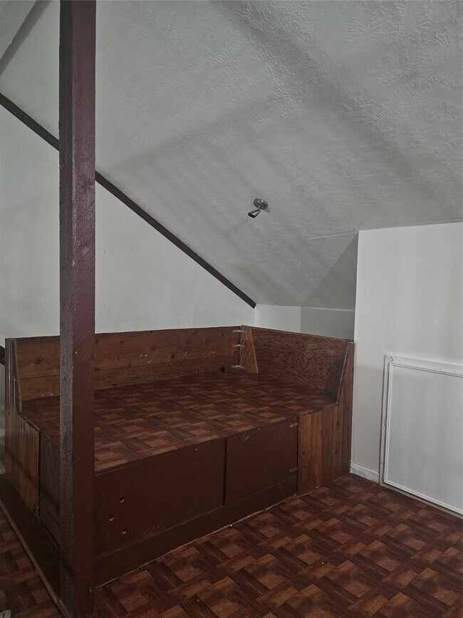 Building Photo - 4011 Alshire Dr