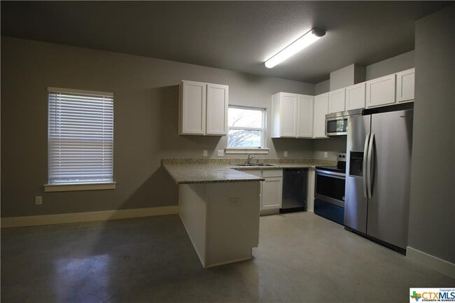 Building Photo - 1007 Mission Dr