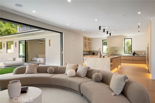 Building Photo - 16728 Morrison St