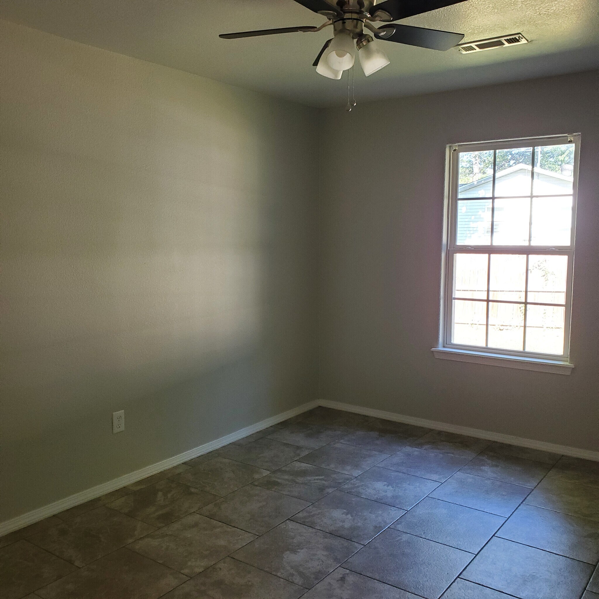 Bed 3 - 1605 Steele Ave