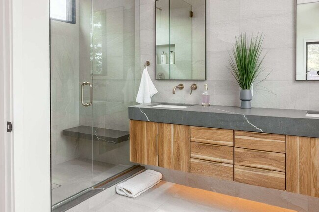 Building Photo - Modern Luxury Rental with Unobstructed Fla...