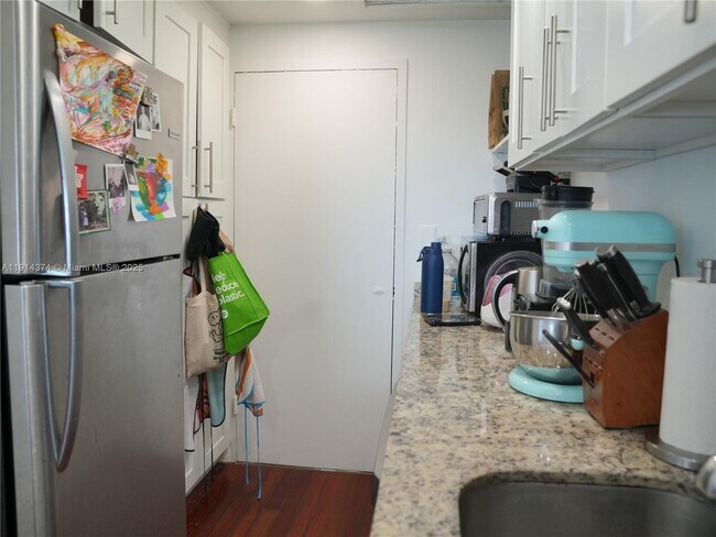 Building Photo - 880 NE 69th St