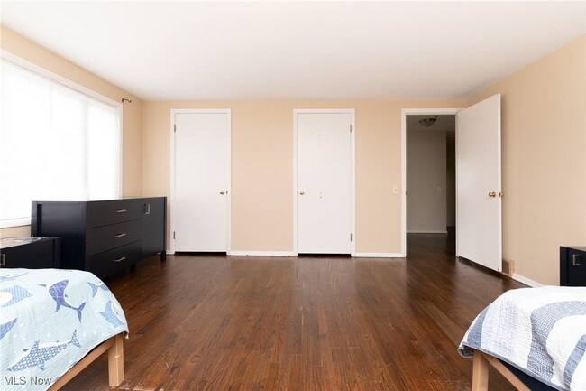 Building Photo - 25035 Penshurst Dr