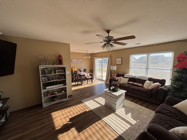 Building Photo - Your Dream Home Awaits – Gorgeous 4 Bed / 2.5 Bath with Spacious Backyard & Attached Garage