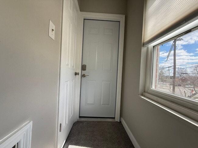 Building Photo - 325 E Englewood Ave