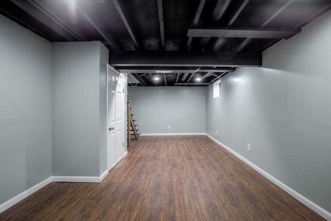 Building Photo - 510 NE Corder St