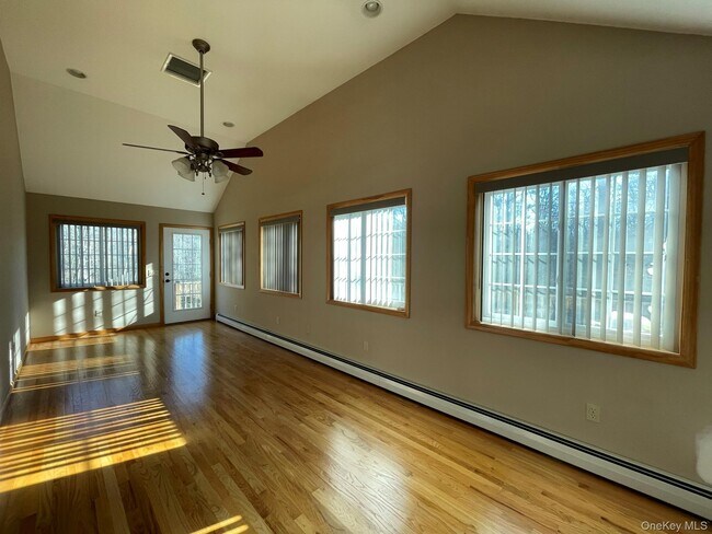 Building Photo - 1055 Bruynswick Rd