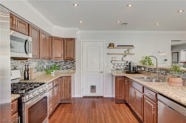 Building Photo - 2064 Waverly Cir