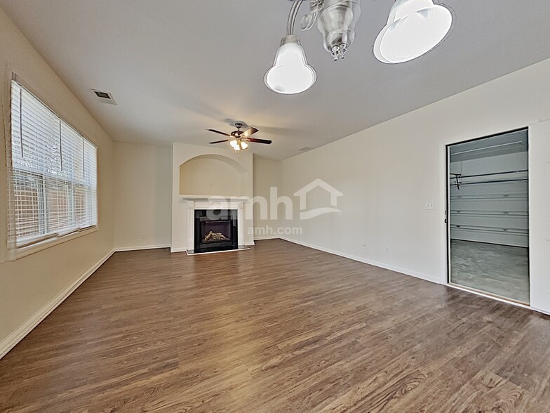 Building Photo - 2026 Peach Shoals Cir