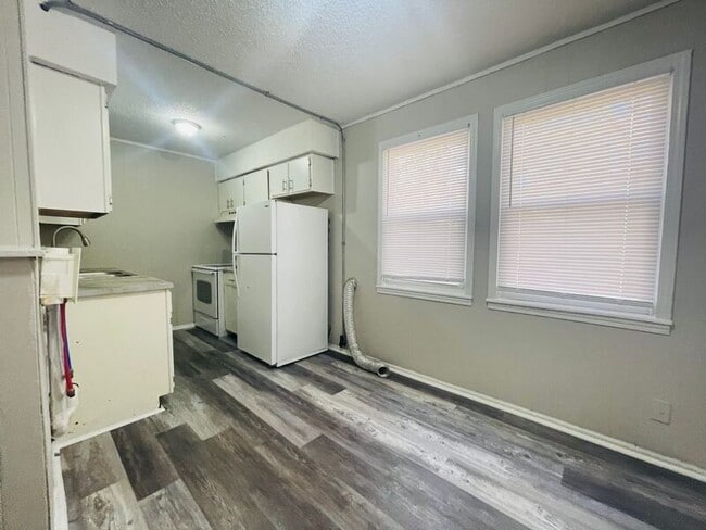 Building Photo - 225 SE 121st Rd