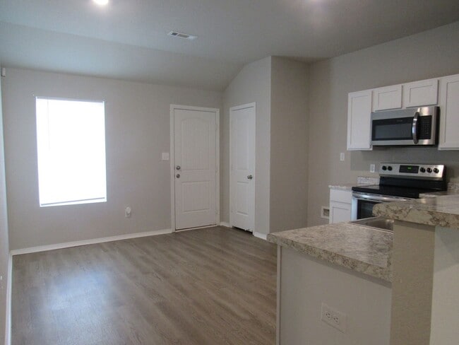 Building Photo - Contact Peggy at 501-676-1758