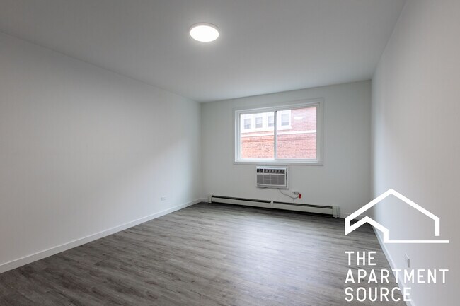 Building Photo - 7621 N Sheridan Rd