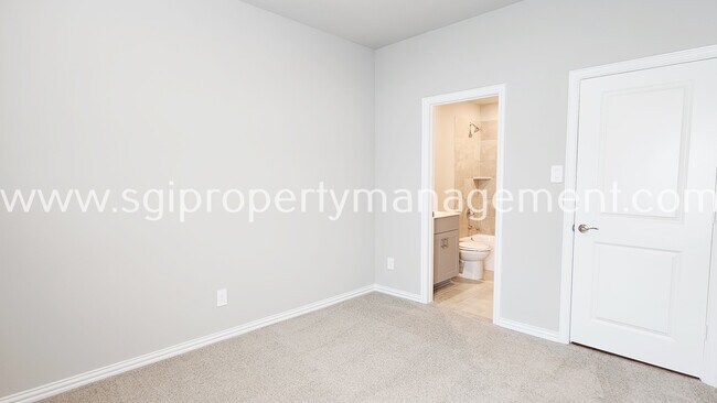 Building Photo - 417 Stagg St