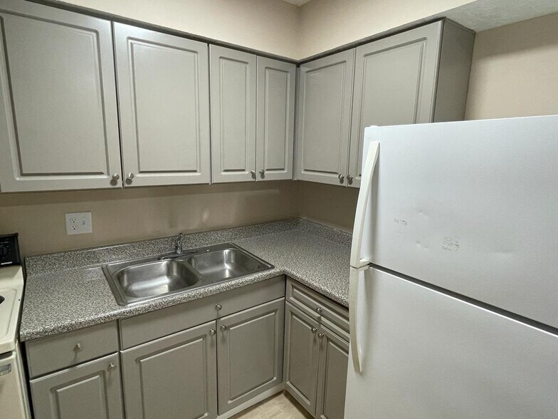 Building Photo - 6856 Garden Terrace Rd